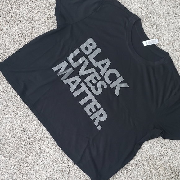 🚫SOLD🚫 NEW, BLACK LIVES MATTER crop top - Picture 2 of 8